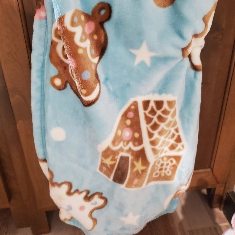 Rare Gingerbread Cookie Blanket-NWT
